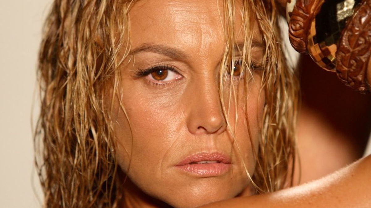 Aos 51 anos, atriz Joana Figueira mostra-se em topless e atira: &#8220;Sou mulher e faço com o meu corpo o que eu quiser&#8230;&#8221;