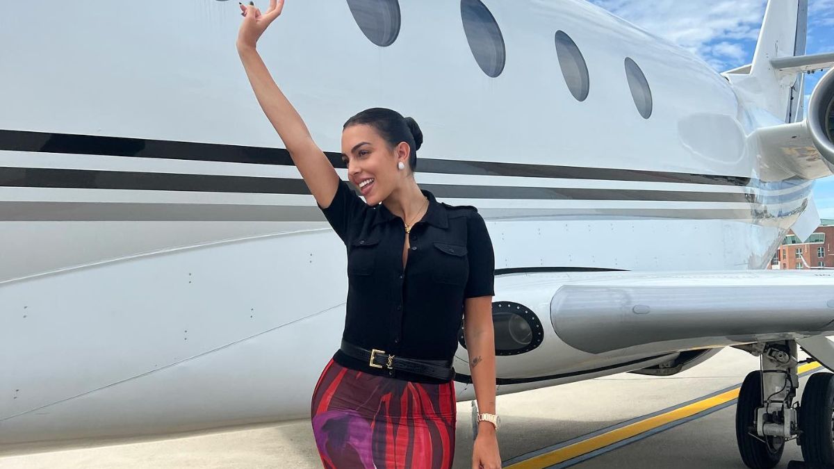 Georgina Rodríguez aterra em Veneza cheia de elegância com novo look milionário
