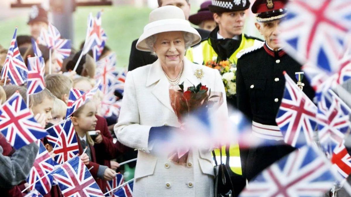 Morreu a rainha Isabel II. Reino Unido despede-se de uma figura admirável