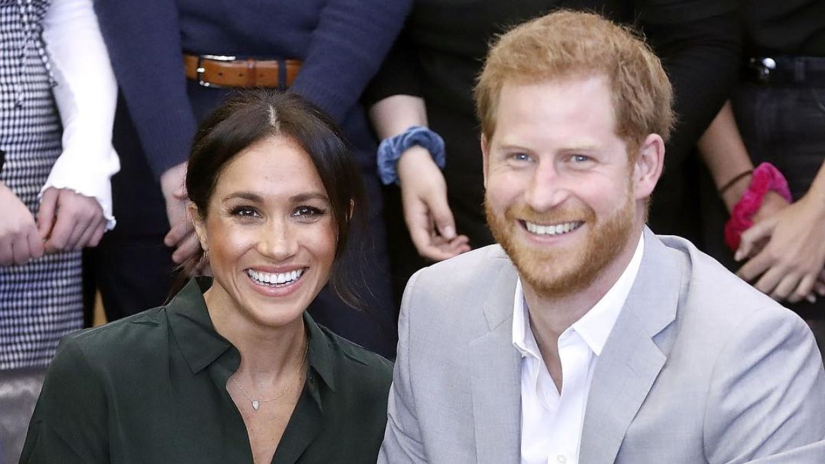 Príncipe Harry e Meghan Markle &#8216;contrariam&#8217; rumores de crise no casamento