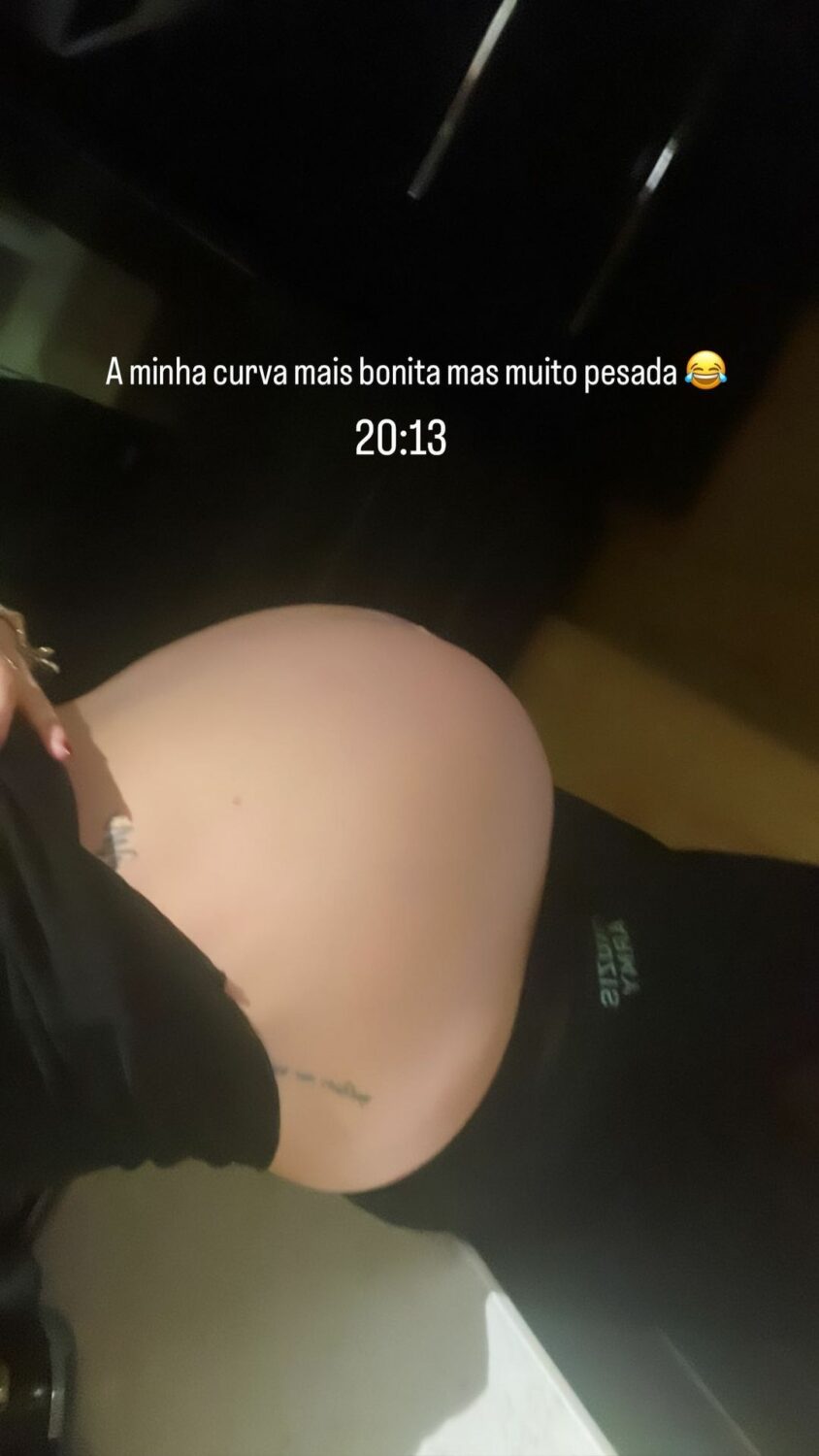 Carolina Pinto exibe &#8216;barriguinha&#8217; na reta final da gravidez e assume: &#8220;A minha curva mais bonita&#8230;&#8221;