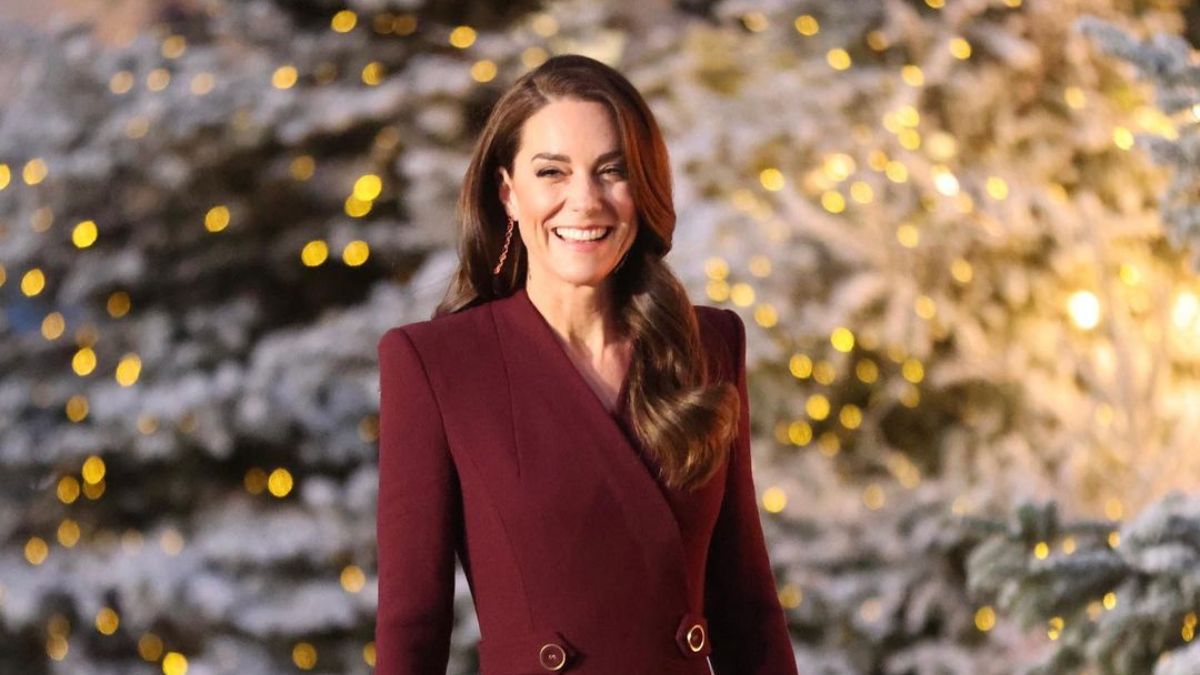 Que classe! Kate Middleton surge com elegante casaco malha (perfeito para o Natal)