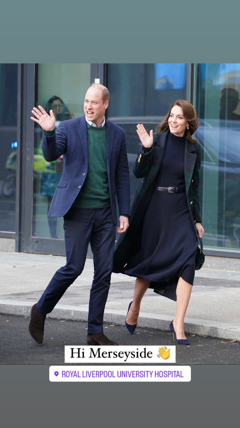 Príncipes Kate e William sorridentes na 1.ª aparição pública desde o lançamento do livro de Harry