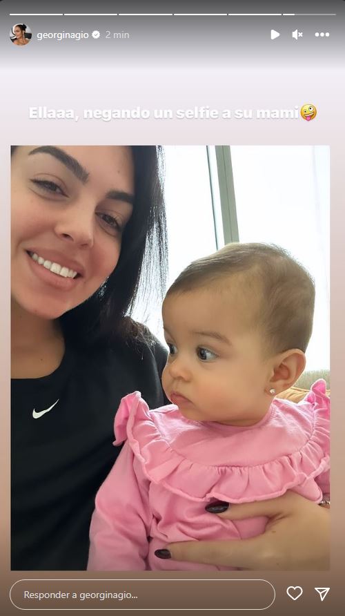 Georgina Rodríguez &#8216;encanta&#8217; ao lado da filha Bella Esmeralda: &#8220;A negar uma selfie com a sua mãe&#8230;&#8221;