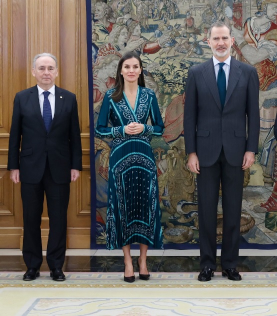 Rainha Letizia vs. Júlia Pinheiro: A quem fica melhor o inconfundível vestido verde?