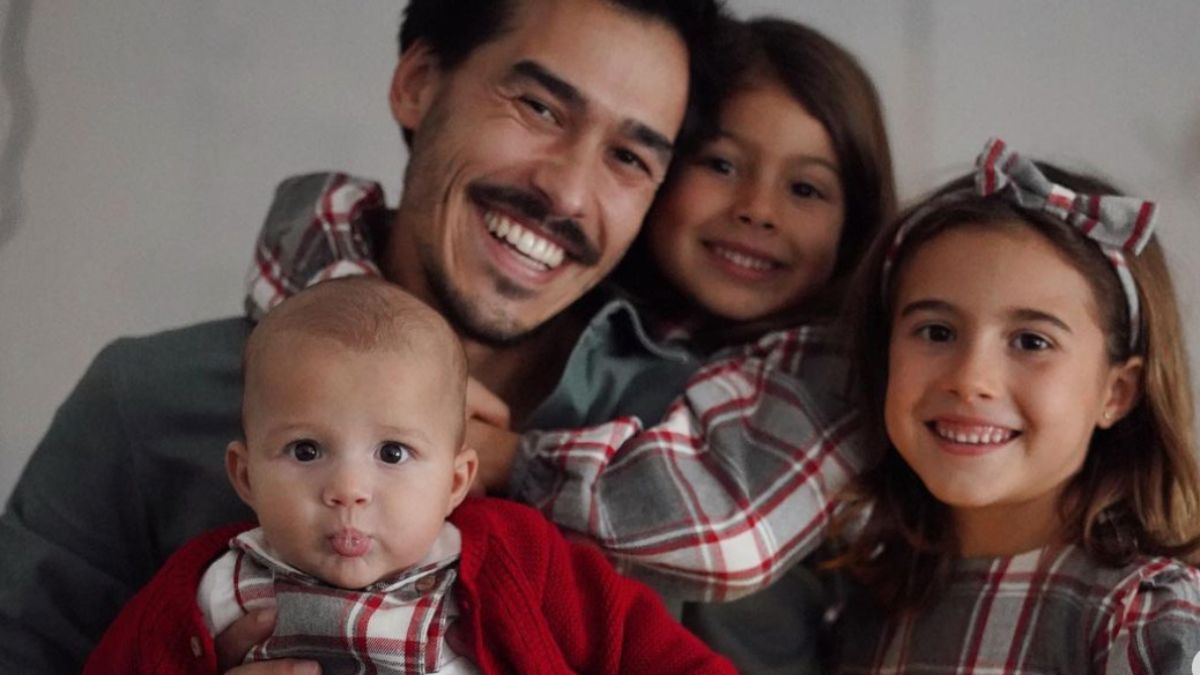Francisco Garcia partilha registos ternurentos do filho bebé e &#8216;encanta&#8217;: &#8220;O colo é do pai, mas os sorrisinhos são para a mãe&#8230;&#8221;