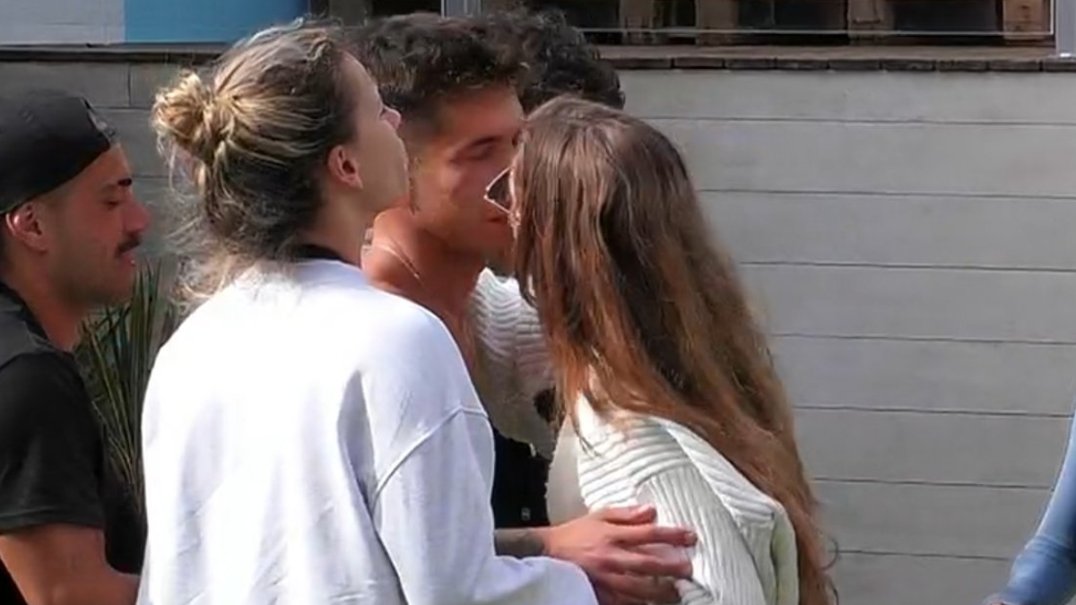 Oops! Carolina Aranda e Zézinho (quase) dão beijo: &#8220;Tocaram um no outro&#8230;&#8221;