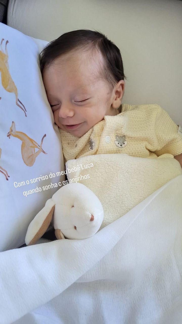 Que amor! Cláudia Raia divulga foto enternecedora do filho a sorrir enquanto dorme
