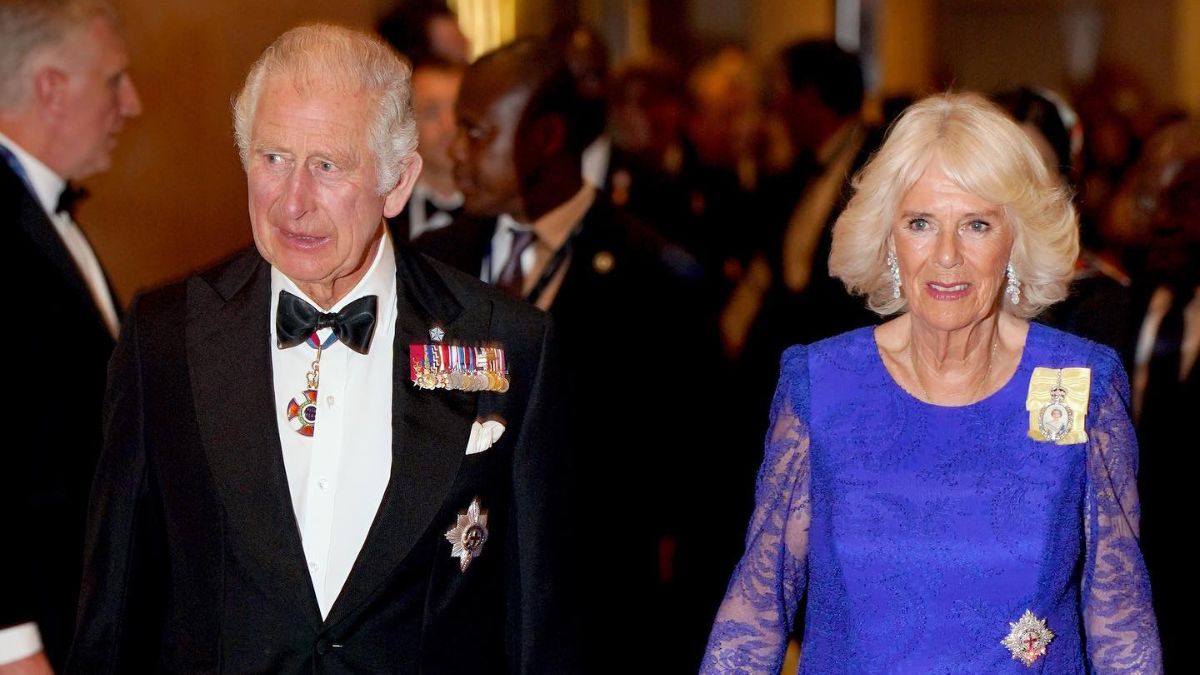 Rei Carlos III apoia a mulher, rainha Camilla, em momento de dor