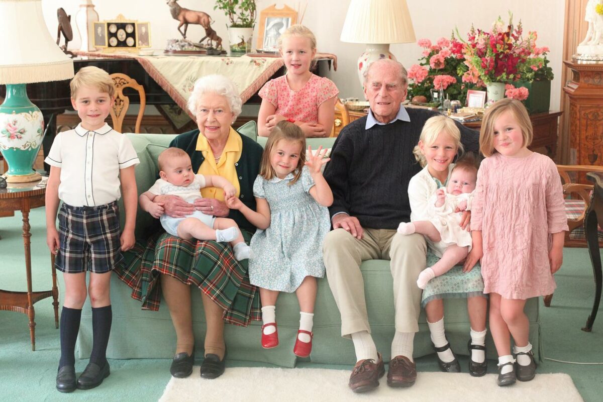 Filhos de Meghan e Harry &#8216;excluídos&#8217; da homenagem de William e Kate à rainha Isabel II
