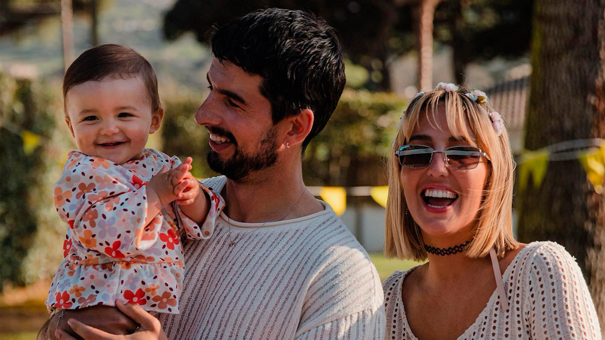 Inês Gutierrez partilha imagens inéditas da viagem com João Montez e a filha bebé e &#8216;encanta&#8217;: &#8220;Que família linda&#8230;&#8221;