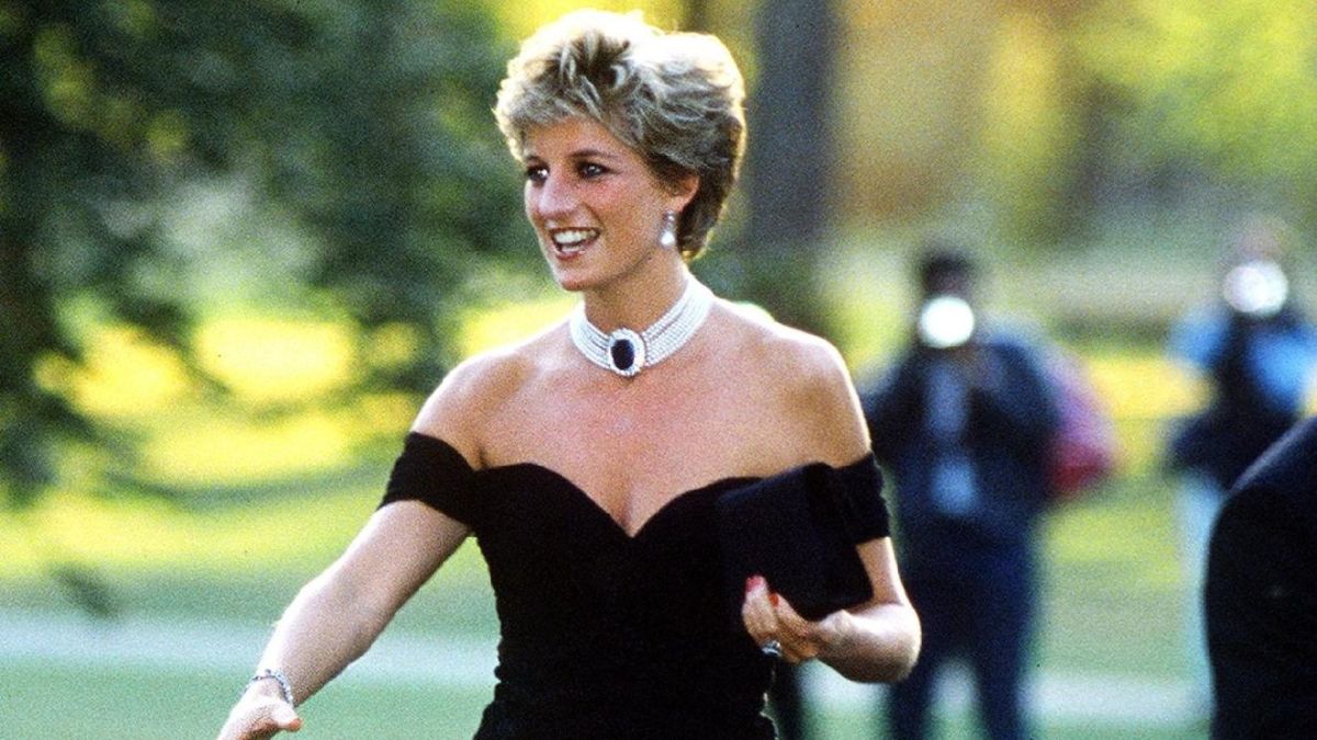Vai ser leiloada uma das peças de roupa mais icónicas da princesa Diana
