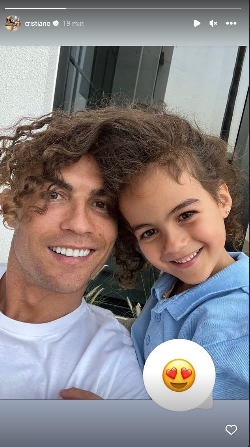 Pai babado! Cristiano Ronaldo revela (rara) foto com a filha e &#8220;encanta&#8221;