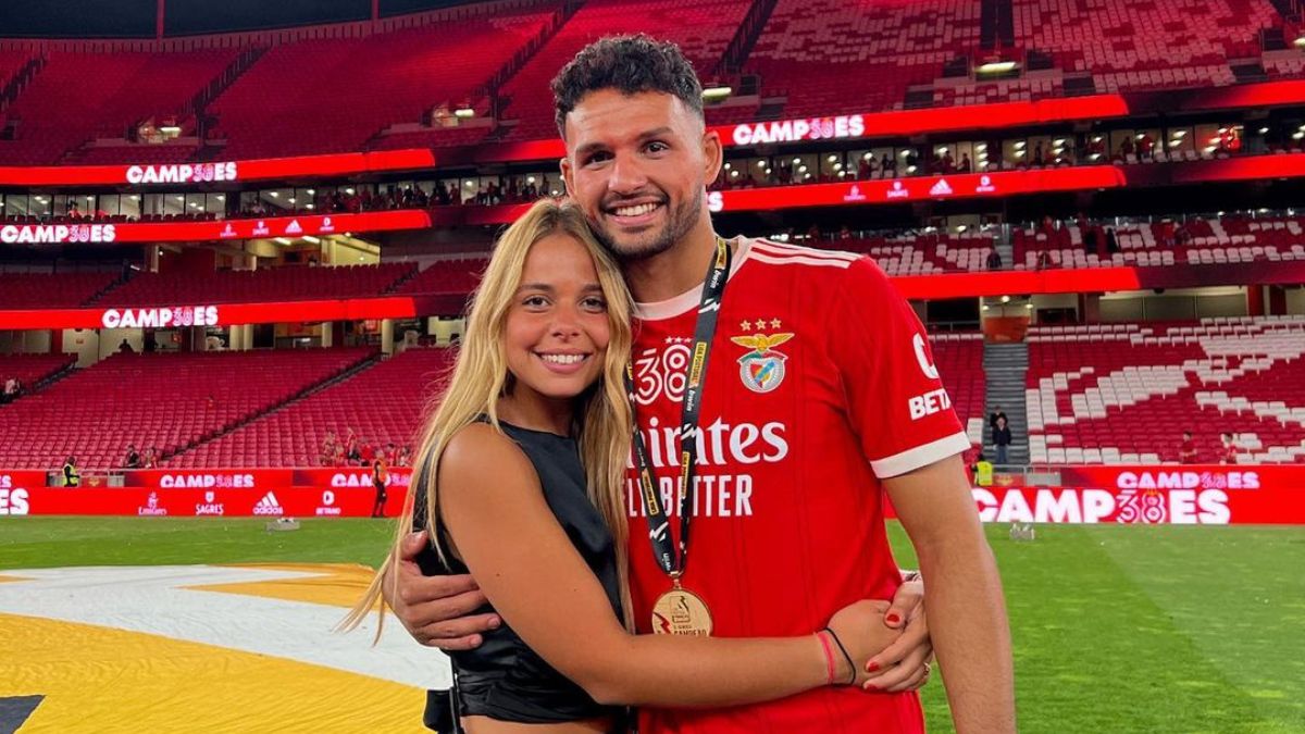 Campeão pelo Benfica, Gonçalo Ramos posa com a namorada e encanta: &#8220;Lindo casal&#8230;&#8221;