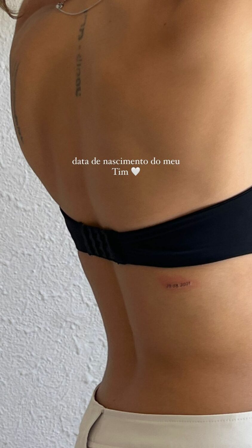 Amor! Angie Costa faz novas tatuagens, uma delas dedicada ao filho