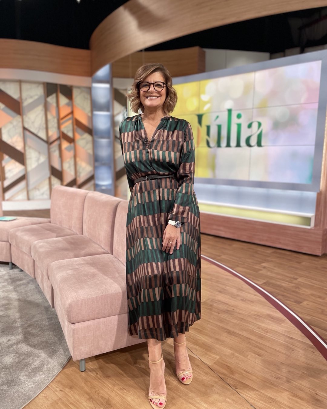 Júlia Pinheiro adora vestidos estampados (e estes 10 looks são a prova)