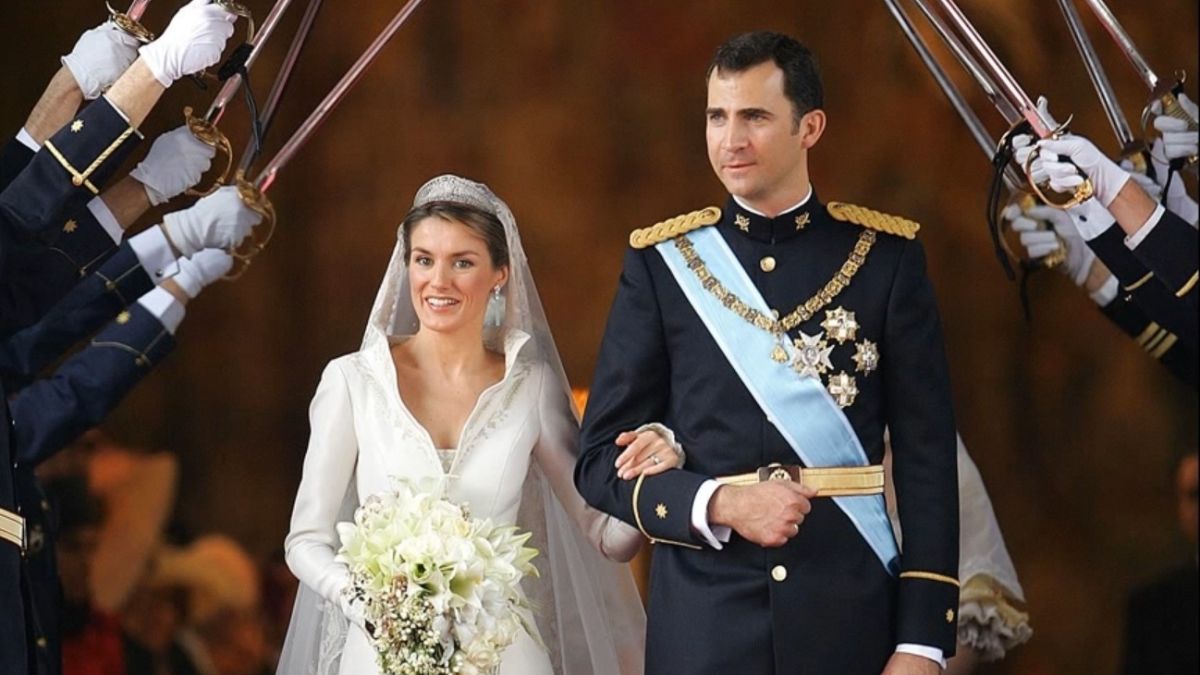 Boda molhada, boda abençoada? Reis Felipe VI e Letizia celebram 19.º aniversário de casamento