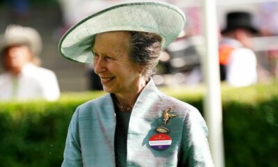 Princesa Ana no Royal Ascot com vestido que estreou há 45 anos