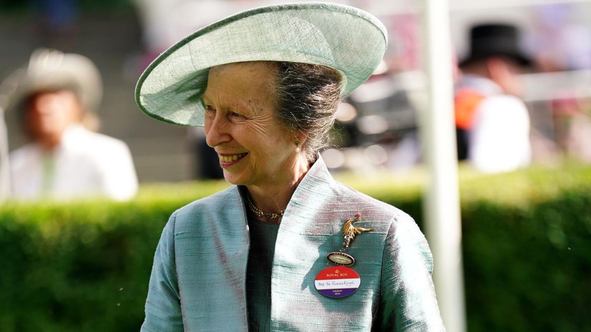 Princesa Ana no Royal Ascot com vestido que estreou há 45 anos