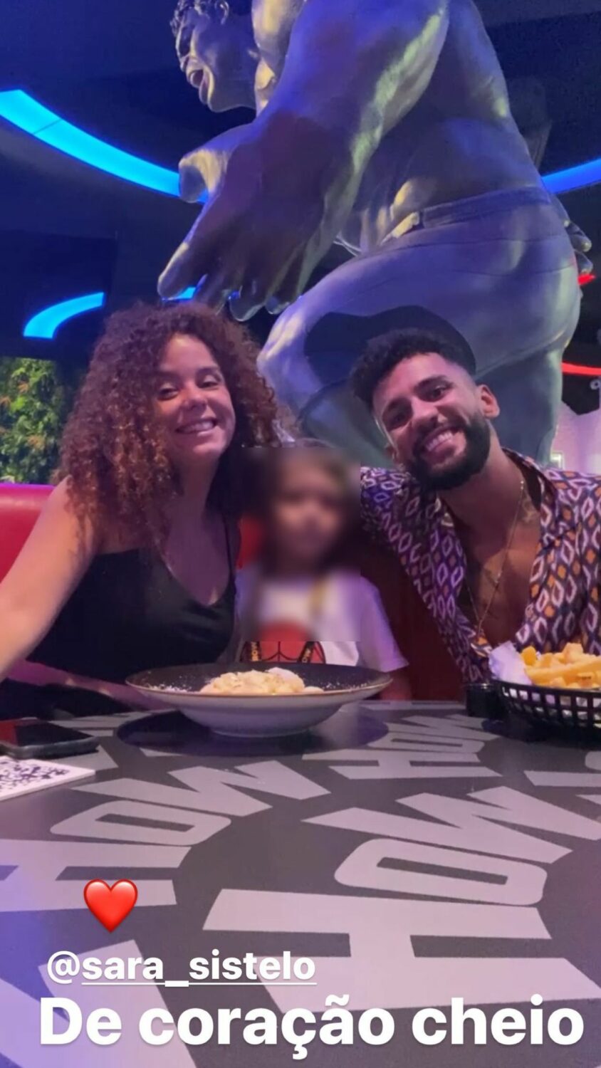 &#8220;Família&#8221; feliz! Moisés Figueira posa com o filho e Sara Sistelo: &#8220;De coração cheio&#8221;