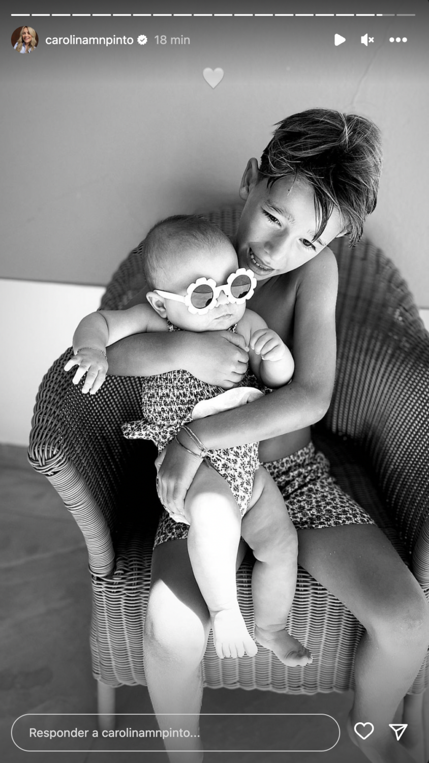 Amor! Carolina Pinto &#8216;apanha&#8217; momento de ternura entre o filho e a bebé Maria Emília