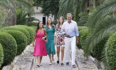 Família real espanhola aparece em público para ir ao cinema (ver o filme da Barbie)