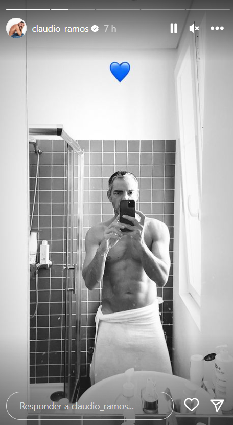 Cláudio Ramos mostra-se de toalha em fotografia ousada