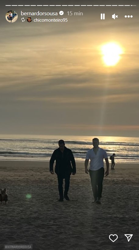 Amizade! Francisco Monteiro e Bernardo Sousa mostram-se na praia