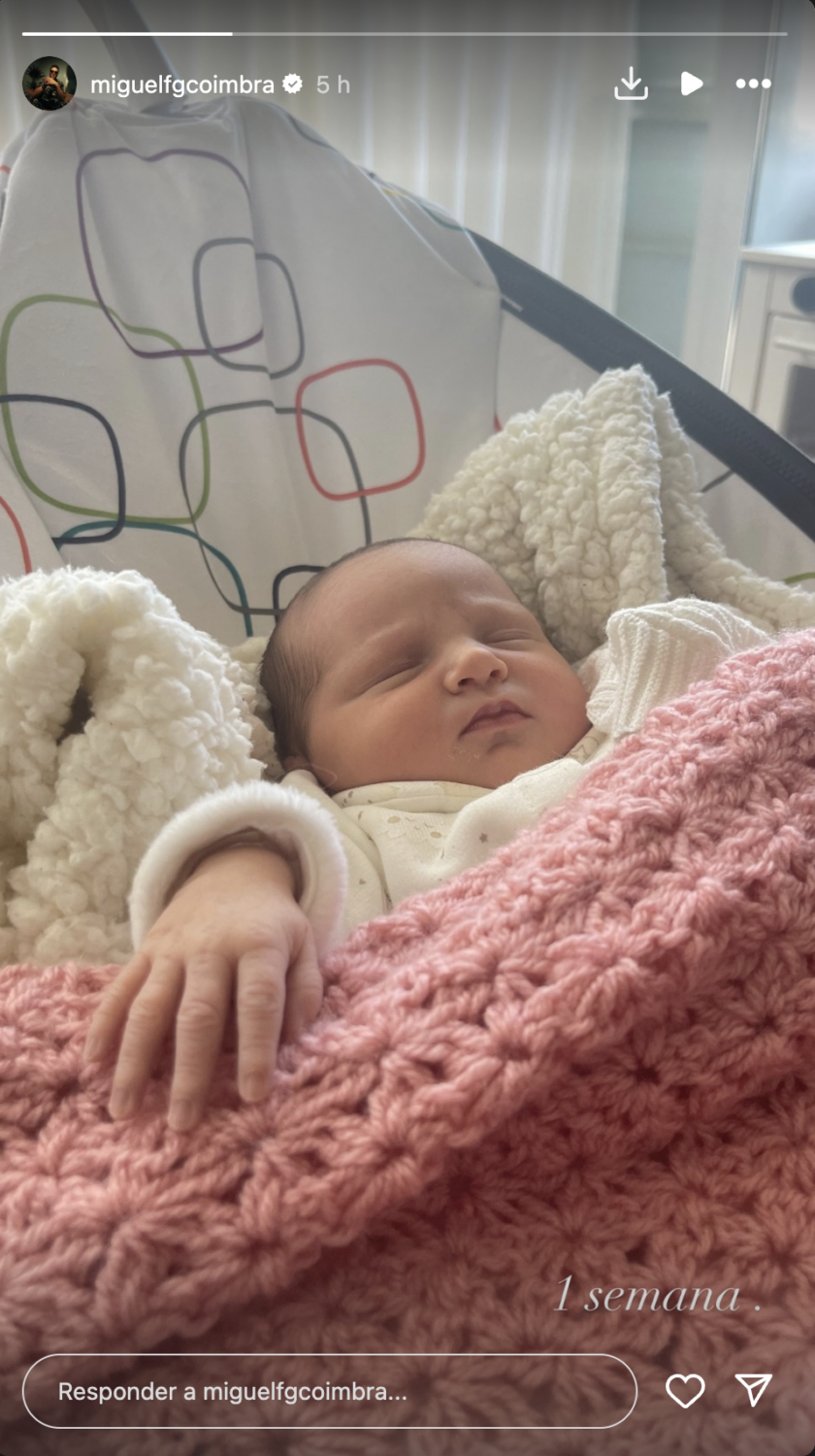 Angie Costa e Miguel Coimbra revelam novas fotos da filha bebé: &#8220;1 semana de Alice&#8221;