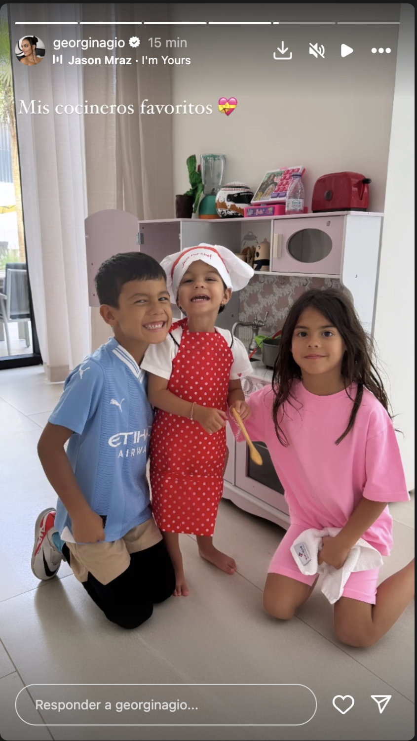 Mãe babada! Georgina Rodríguez mostra &#8216;brincadeira&#8217; com os filhos: &#8220;Os meus cozinheiros&#8230;&#8221;